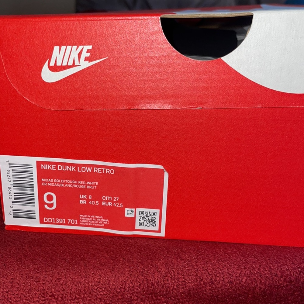 Nike dunk lows “Midas gold”
